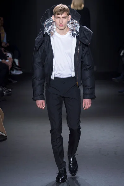 Look 28